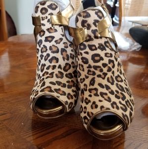 New Guess Open Toe Shoes